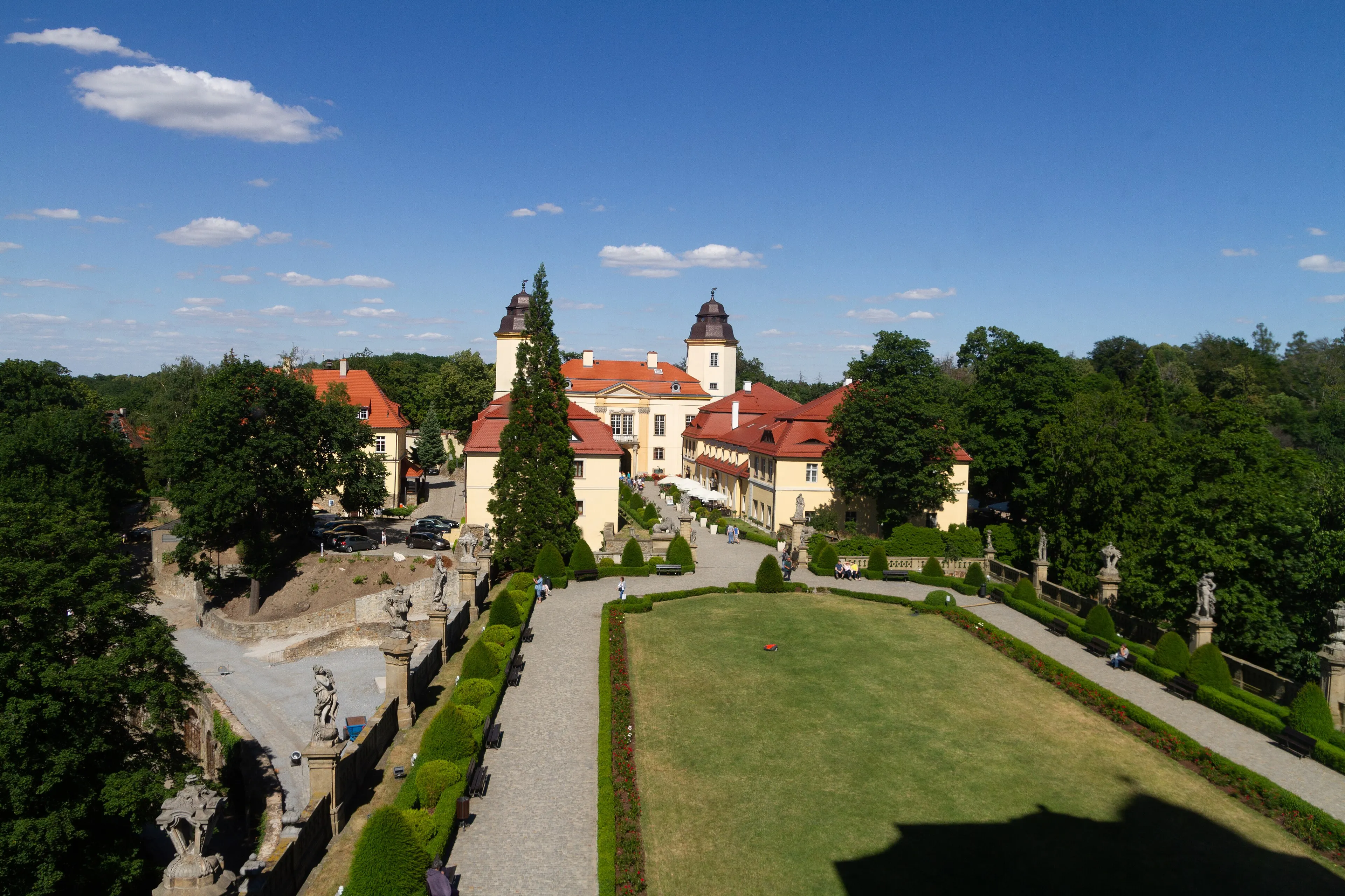 Terrassengaerten und Schloss Książ von oben